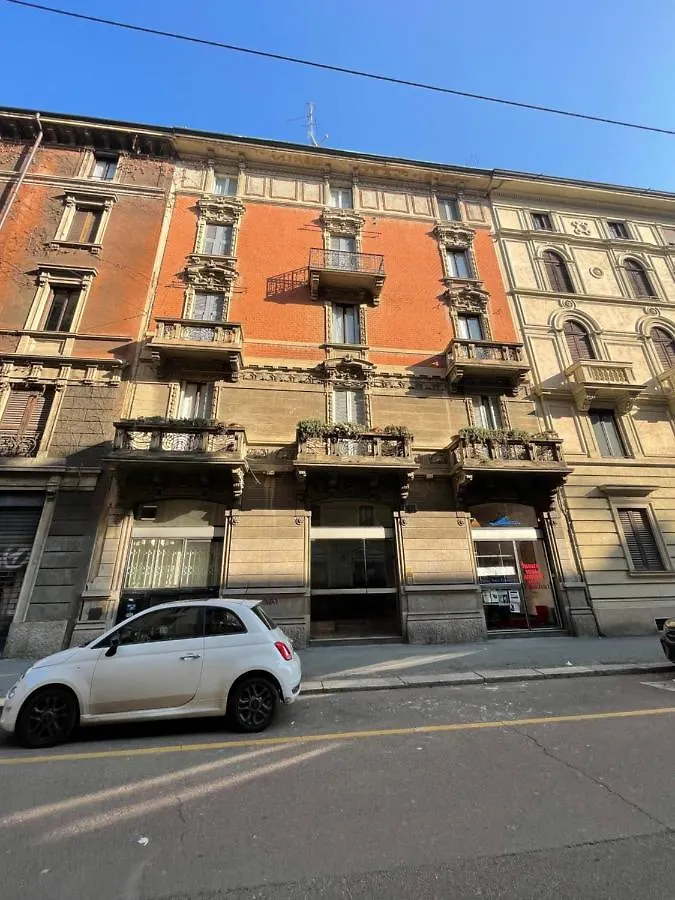 Deliziosa Stanza Nel Cuore Di Milano contacts